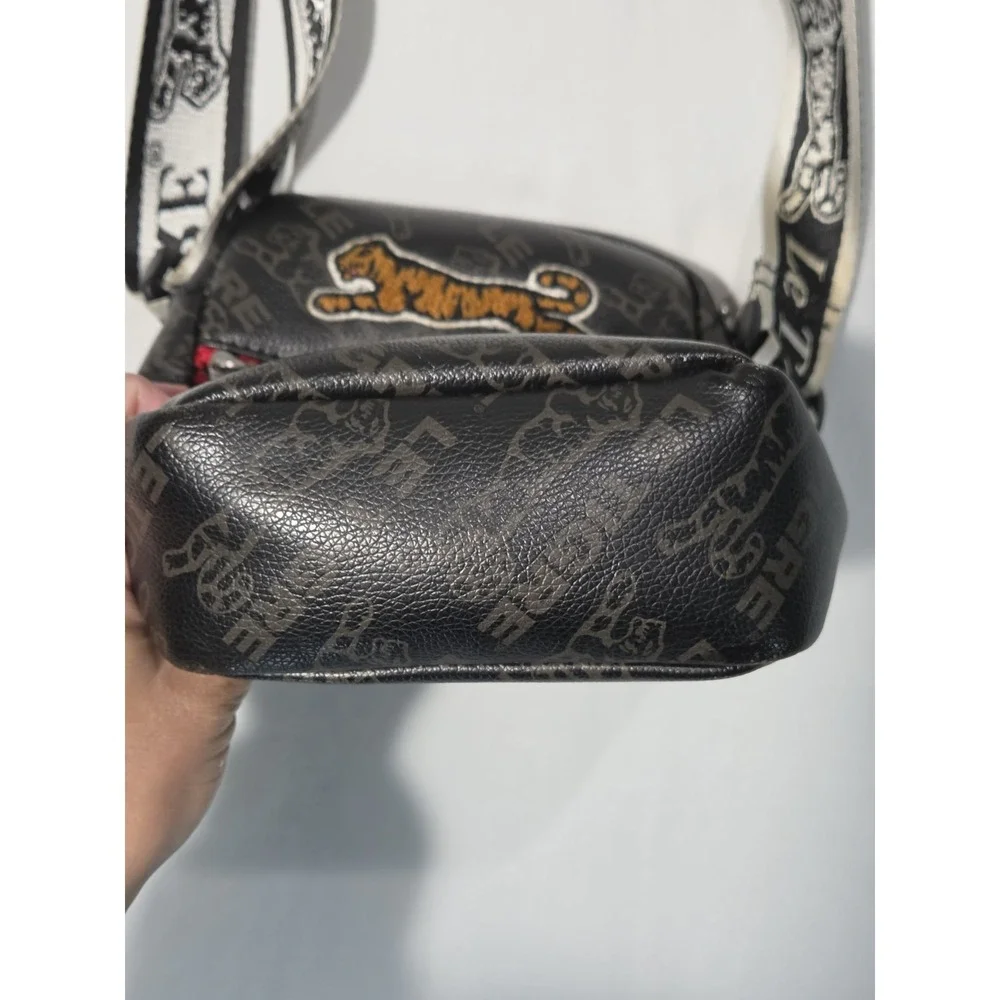 Le Tigre Crossbody Bag Unisex Black AOP Logo Red‎ Zip Streetwear Small Pouch
